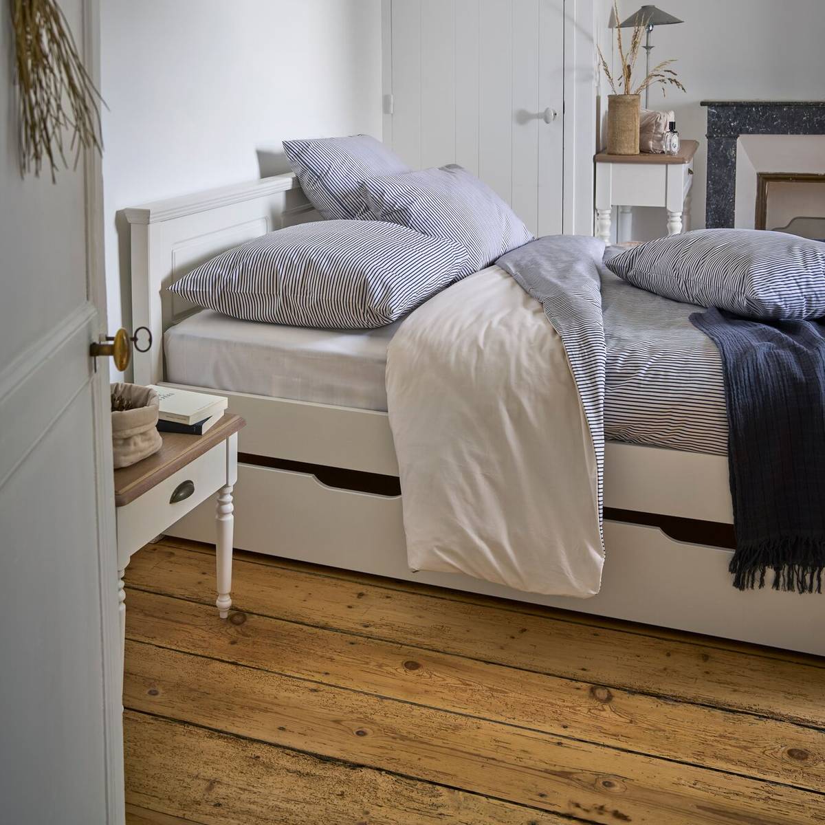 Lit rangement avec tiroir en option Théa Lit rangement avec tiroir en option Théa