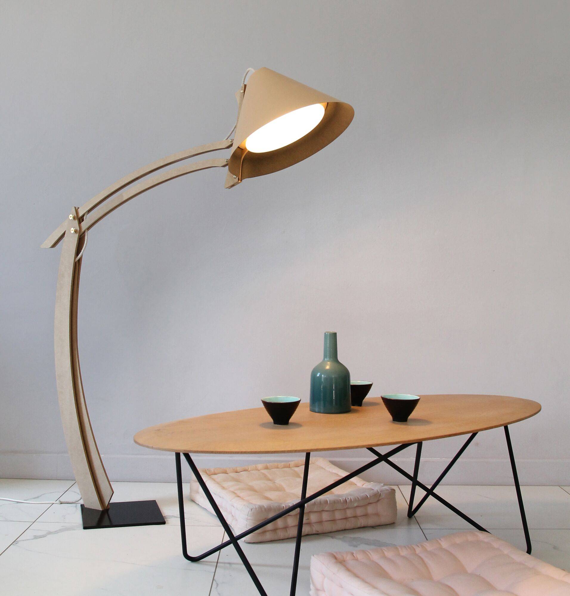 Lampadaire réglable Silence cuir beige