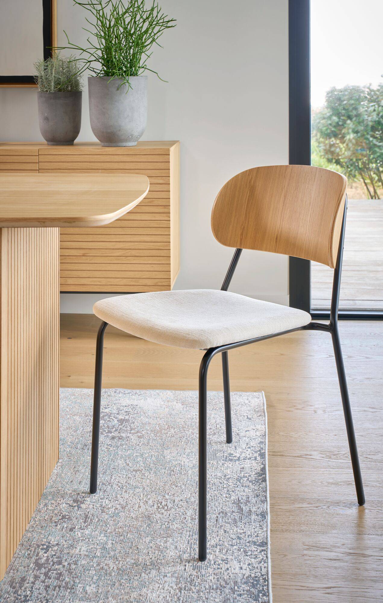 Lot de 4 chaises tissu et bois pieds métal Sofia - Image 1