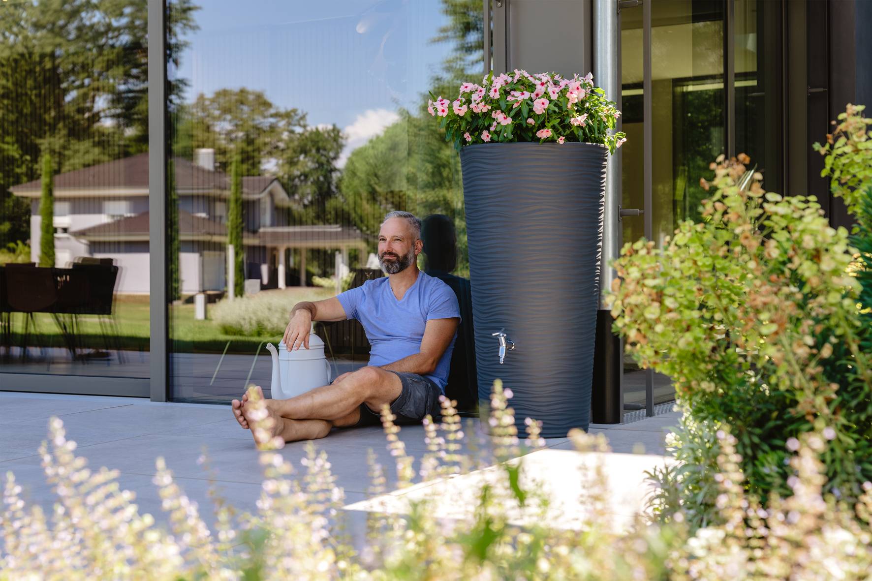 Récupérateur d'eau avec bac à fleurs et accessoires 210 L, Natura