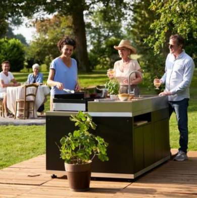 Cuisine d'extérieur en îlot 4 éléments acier noir et inox