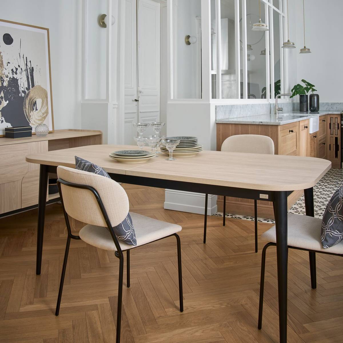 Table à manger extensible décor bois pieds métal 6 à 8 personnes Mila Table à manger extensible décor bois pieds métal 6 à 8 personnes Mila