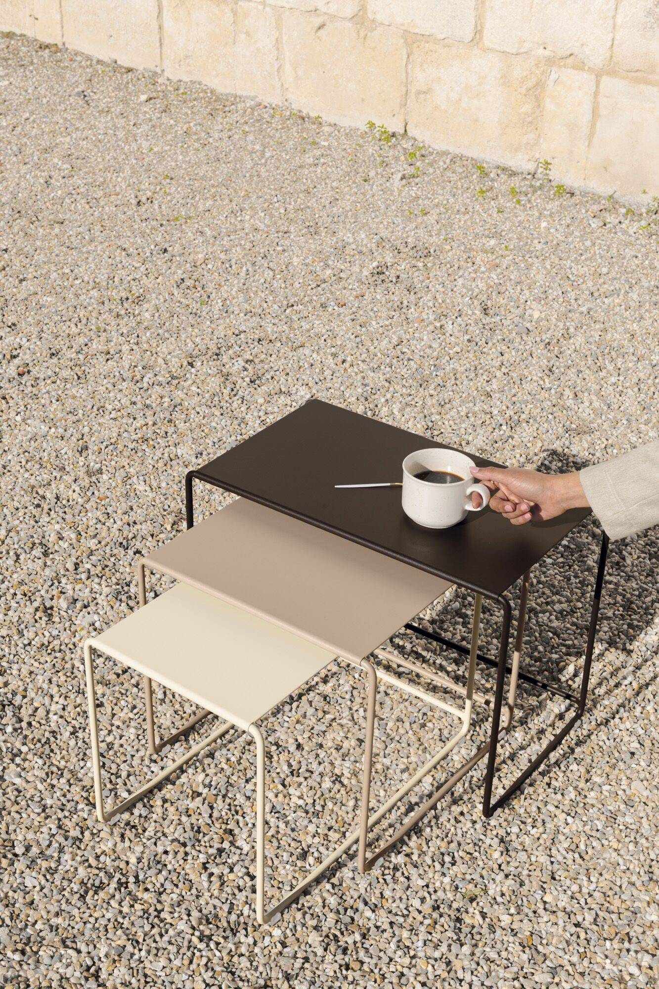 Trilogie de tables basses gigognes  Bouquet rétro beige Oulala - Image 1