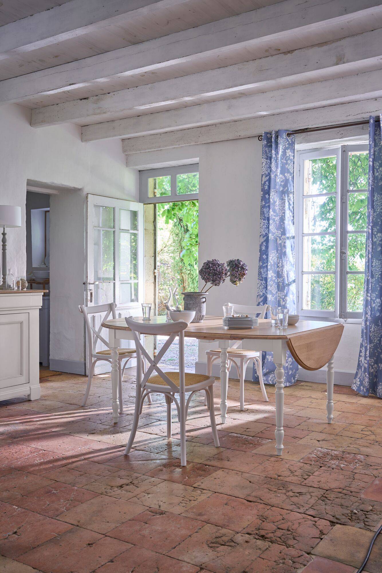 Lot de 2 chaises bois blanc et cannage  Sophie - Image 1