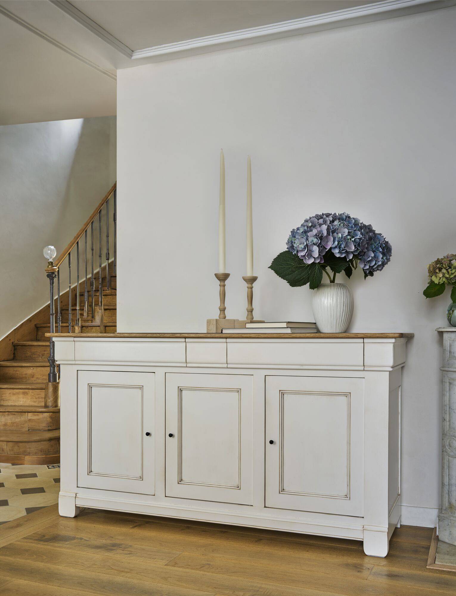 Buffet bois massif 3 portes 3 tiroirs Embellie - Image 1