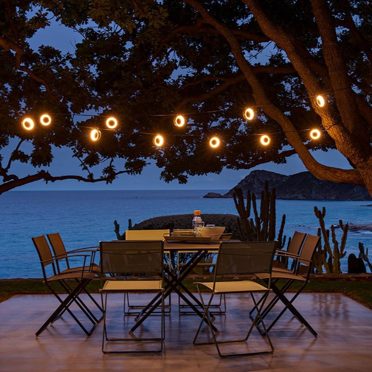 Table Carrée Pliante 128 x 128 cm Caractère en Acier Table Carrée Pliante 128 x 128 cm Caractère en Acier