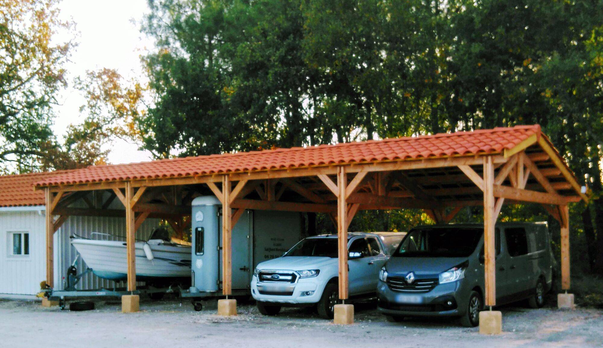 Abri deux Pentes Faitage Décalé pour Voiture Champagne Ardenne en Bois