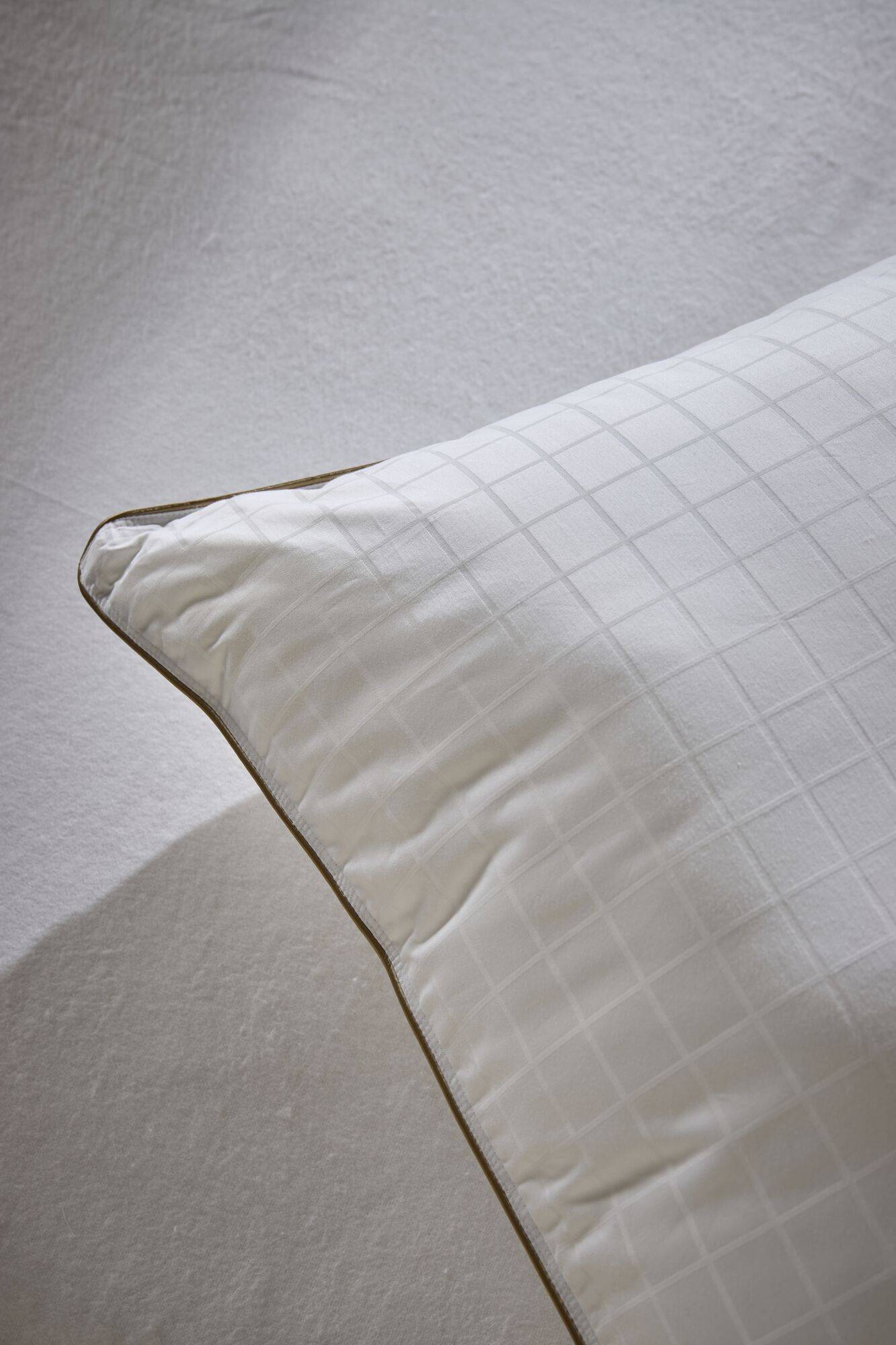 Oreiller résilient sensation duvet Lyne