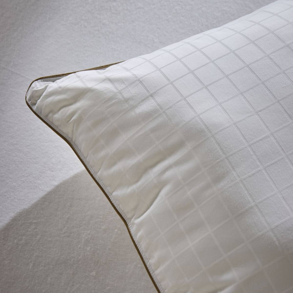 Oreiller résilient sensation duvet Lyne Oreiller résilient sensation duvet Lyne