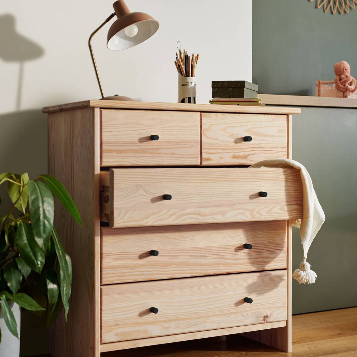 Commode bois massif 5 tiroirs Iris Commode bois massif 5 tiroirs Iris