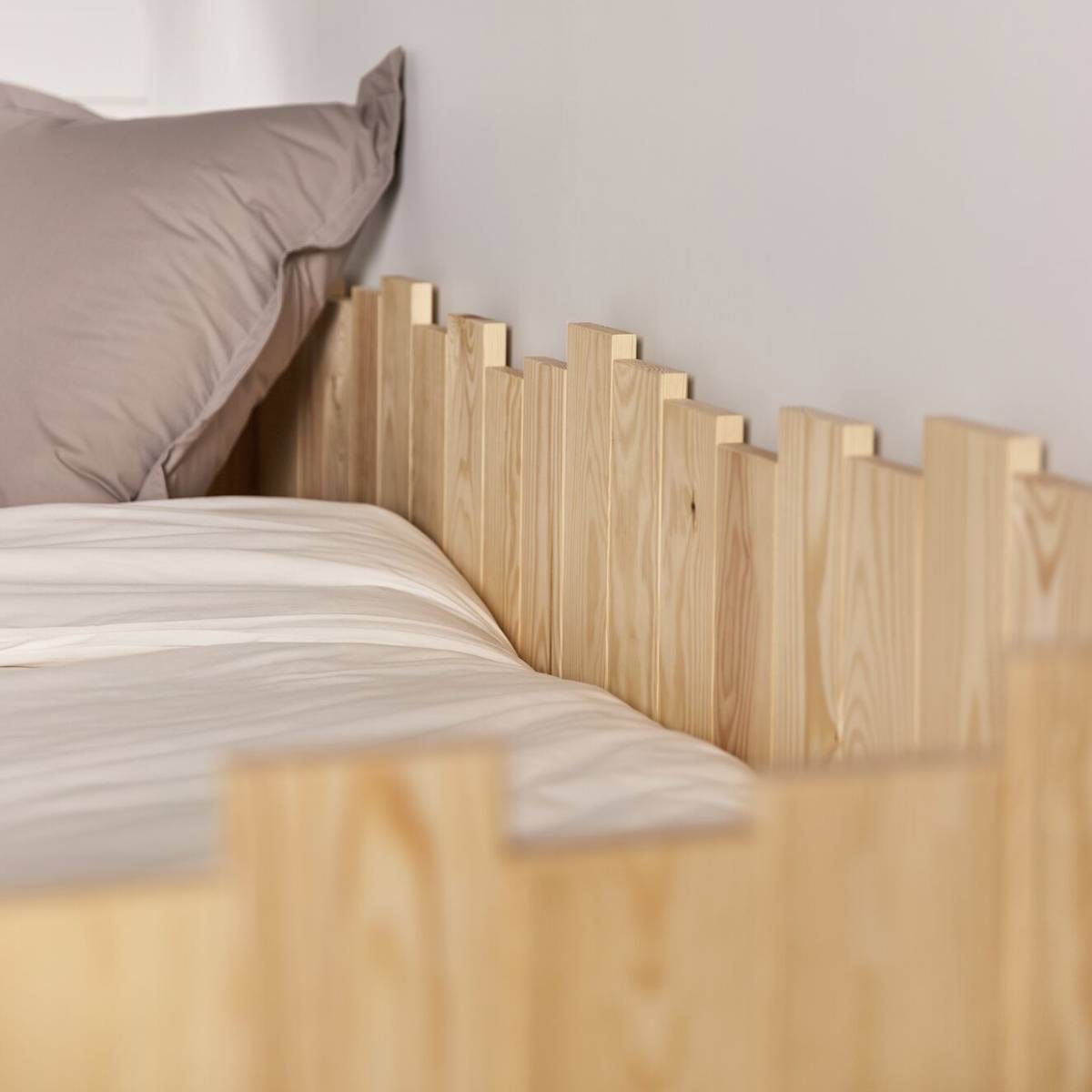 Lit enfant pin massif avec tiroir de rangement en option Étretat Lit enfant pin massif avec tiroir de rangement en option Étretat