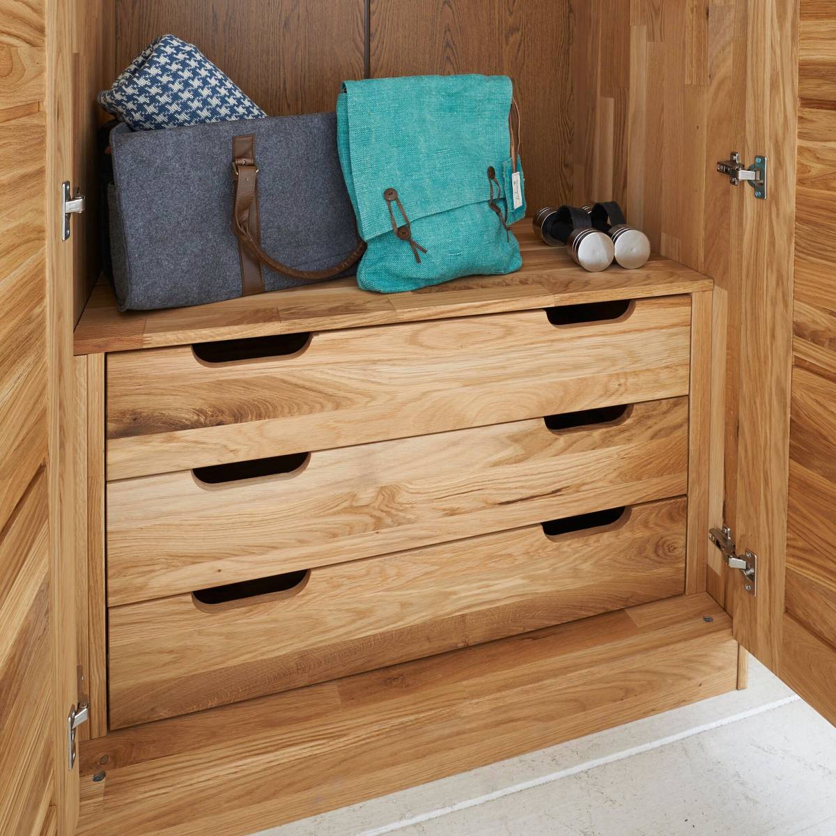 Armoire chêne massif 4 portes Capucine Armoire chêne massif 4 portes Capucine