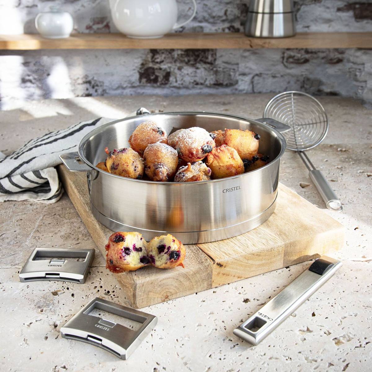 Sauteuse inox 24 cm avec couvercle Strate Amovible Sauteuse inox 24 cm avec couvercle Strate Amovible
