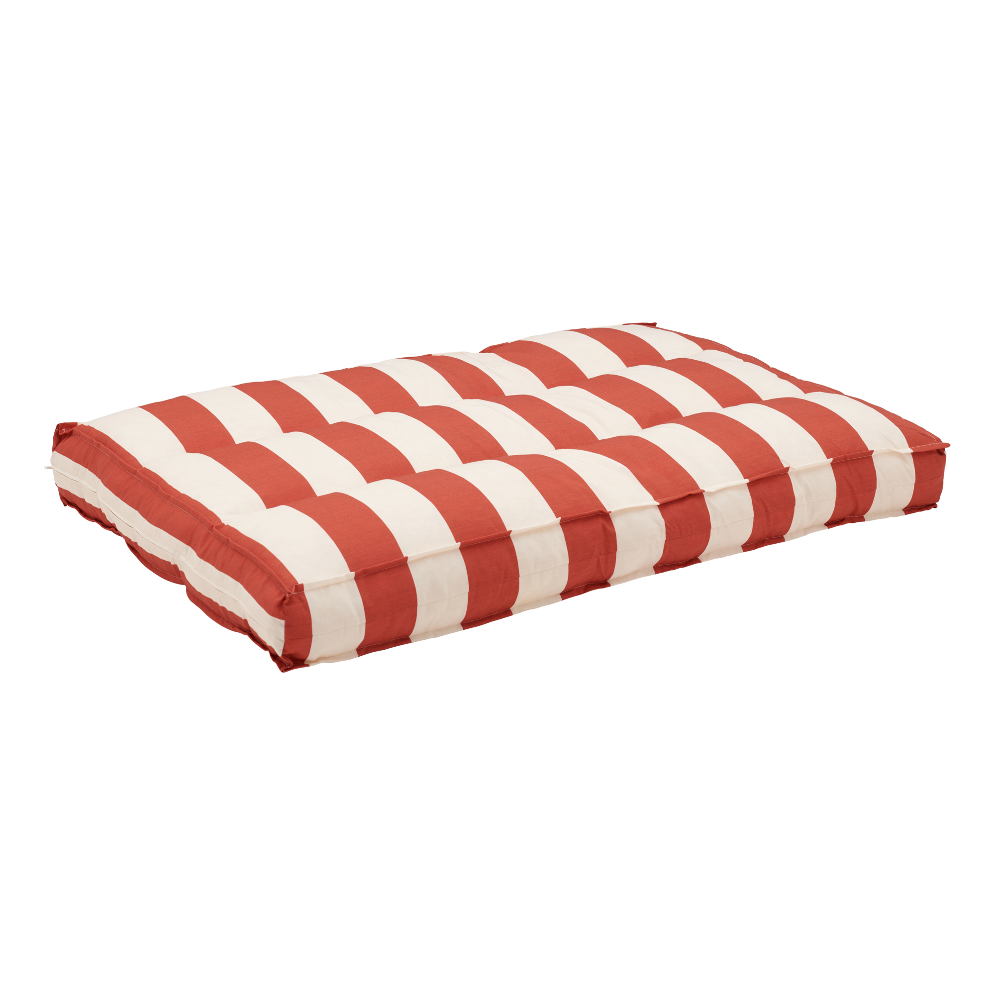 Et si vous confectionniez votre propre salon de jardin selon vos envies ? Chez Camif, on vous propose d'habiller votre extérieur avec les Coussins Matelas Palette de la collection Heva.Imaginez-vous en train de vous prélassez dans l'espace détente que vous avez créé, un petit verre de limonade fraîche à la main. Avec une belle palette de coloris, la collection Heva vous offre des produits spécialement traités pour l'extérieur. Dossiers, matelas, coussin, à vous de configurer votre assise à votre goût.Les coussins sont confectionnés dans la région de Valence en Espagne, avec tout le savoir-faire et l'amour du travail bien fait. Le tissu utilisé pour les coussins palette est non seulement déperlant, mais aussi anti-UV, résistant au chlore et à l'eau de mer. Et ce n'est pas tout ! Ce tissu est recyclé à 95 %, certifié GRS 100 et le garnissage en mousse est 100 % recyclé.À noter : le coussin est vendu seul, la palette n'est pas fournie avec.Prêt pour vous prélasser ? Nous le sommes aussi et avons hâte de vous accompagner dans vos moments de détente à l'extérieur.