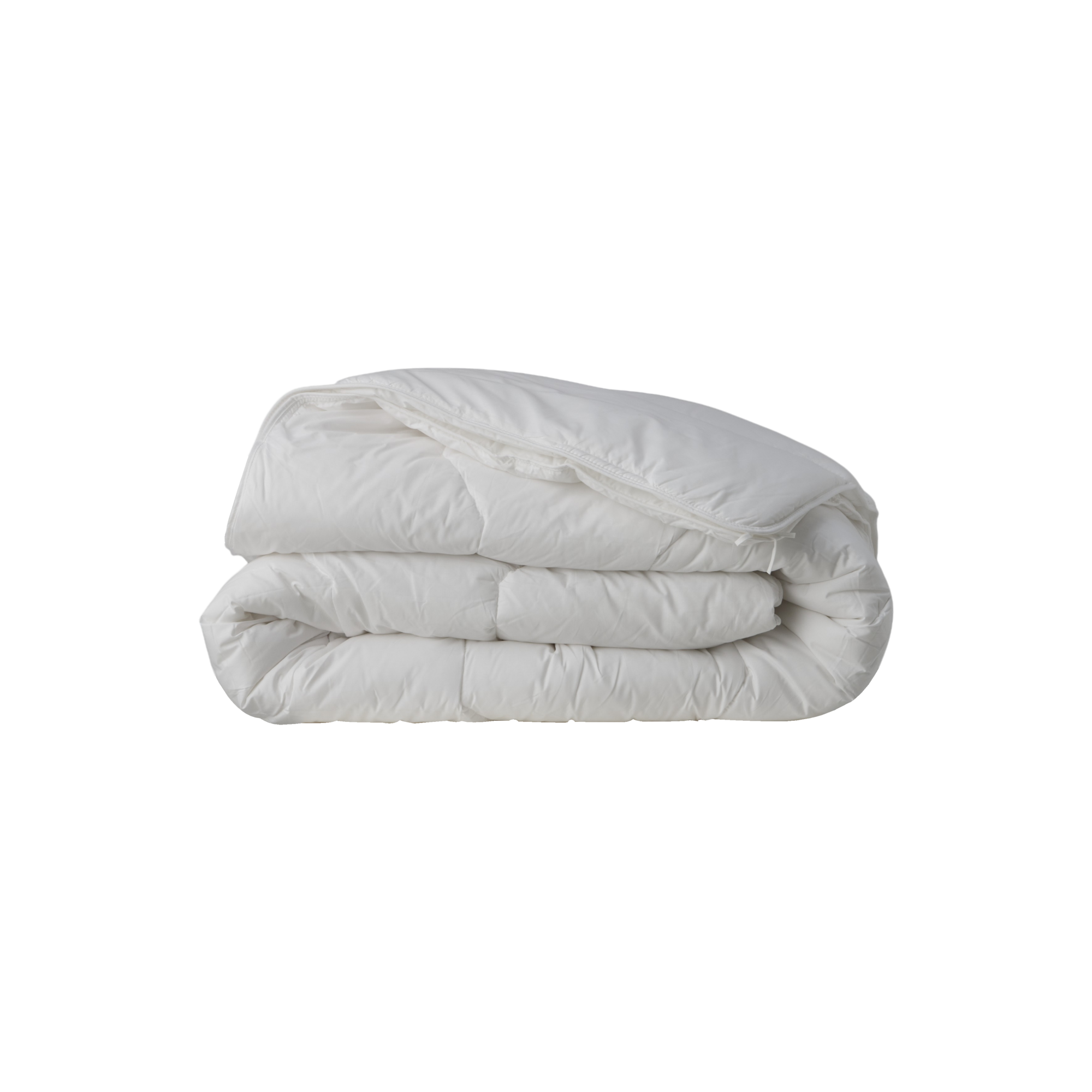 Succombez à la praticité de la couette 4 saisons Louna Camif !Deux en un, elle est composée d'une couette légère de 200g/m² et une couette tempérée 300g/m²complètements indépendants pour les saisons moyennes mais elles s'assemblent par des liens pour le grand froid.Ce qui vous fait une couette de 500g/m² rassemblées, vous êtes parez à affronter les températures basses ! Son enveloppe en 100% coton est dotée d'un traitement anti-acariens à base de géraniol, substance active d'origine végétale.