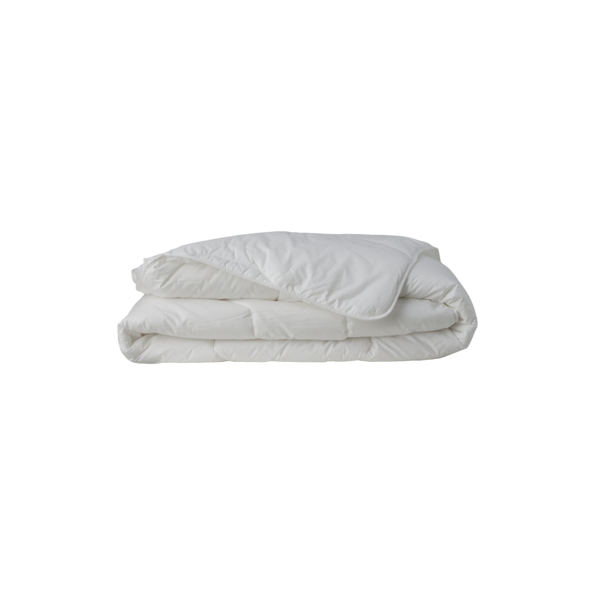 Succombez à notre couette légère Louna Camif.Pourquoi y succomber ? Simple, elle est juste parfaite pour la saison d'été avec son poids de garnissage de 200g/m², plus besoin de retirer votre couette pour éviter d'avoir trop chaud, elle saura vous réconcilier avec les couettes l'été, fini de dormir avec juste votre housse de couette ! De plus ses finitions sont nombreuses ; piquage trapèze pour le gonflant, biais de coton pour le détail, double piqure de renfort pour une solidité à toutes épreuves, traitement anti-acariens ...