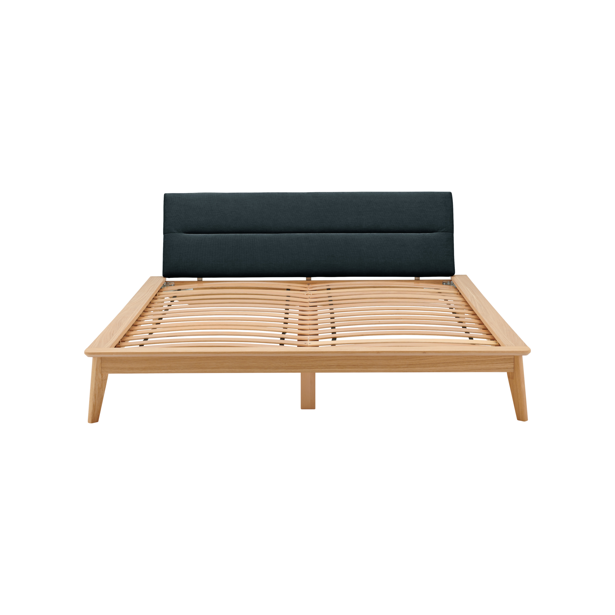 Le lit Atia incarne l'équilibre parfait entre élégance et confort. Avec son cadre en placage bois et son rebord élégant qui entoure le lit, il apporte une touche de sophistication à votre chambre tout en mettant en valeur son design épuré.Sa tête de lit rembourrée, recouverte d'un tissu doux et résistant, ajoute une dimension chaleureuse et accueillante, idéale pour vos moments de détente ou de lecture. Conçu avec soin pour allier esthétique et robustesse, le lit Atia s'intègre parfaitement dans votre intérieur et garantit un sommeil réparateur avec style.Besoin d'un sommier ? Pour accompagner votre lit Atia, nous vous proposons le sommier fagot, disponible en option (sous réserve de disponibilité). Et si vous possédez déjà un sommier cadre, ce dernier s'adapte parfaitement à Atia. Souvenez vous que le sommier contribue autant au confort que le matelas et nous vous invitons à le renouveler tous les 10 ans environ pour vous garantir des nuits sereines.