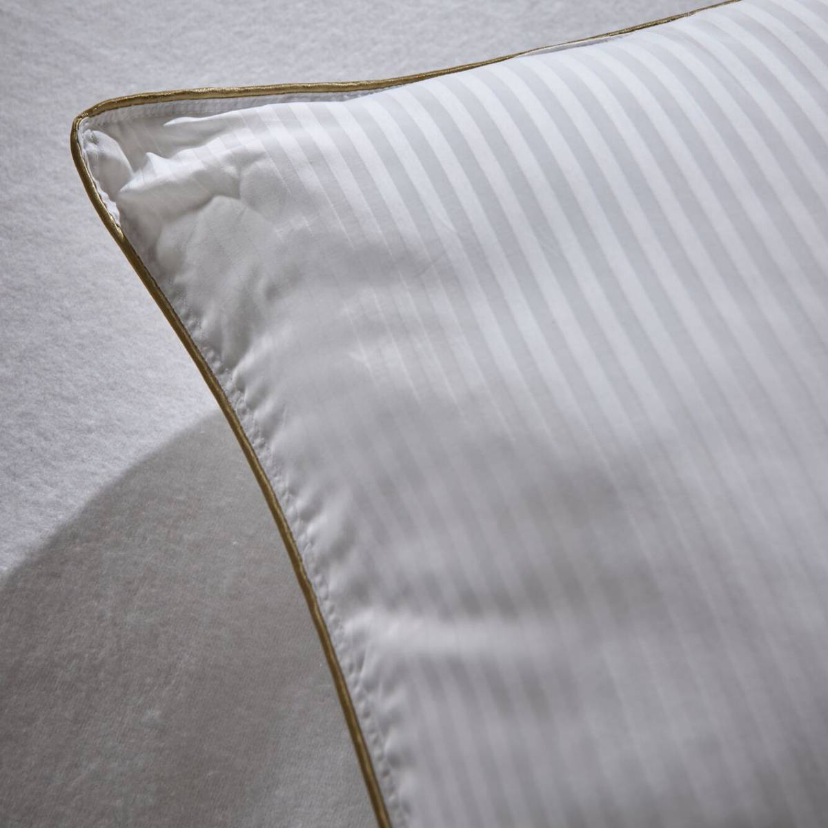 Oreiller déhoussable en satin Léonore Oreiller déhoussable en satin Léonore