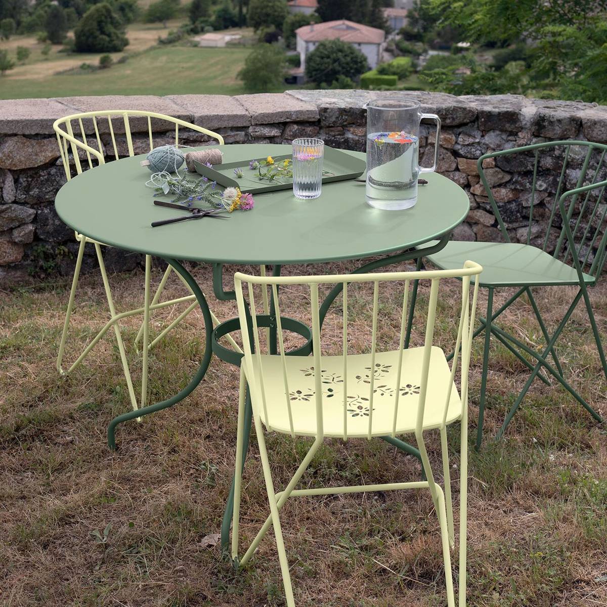 Table Ronde Ø137 cm Romane en Acier Table Ronde Ø137 cm Romane en Acier