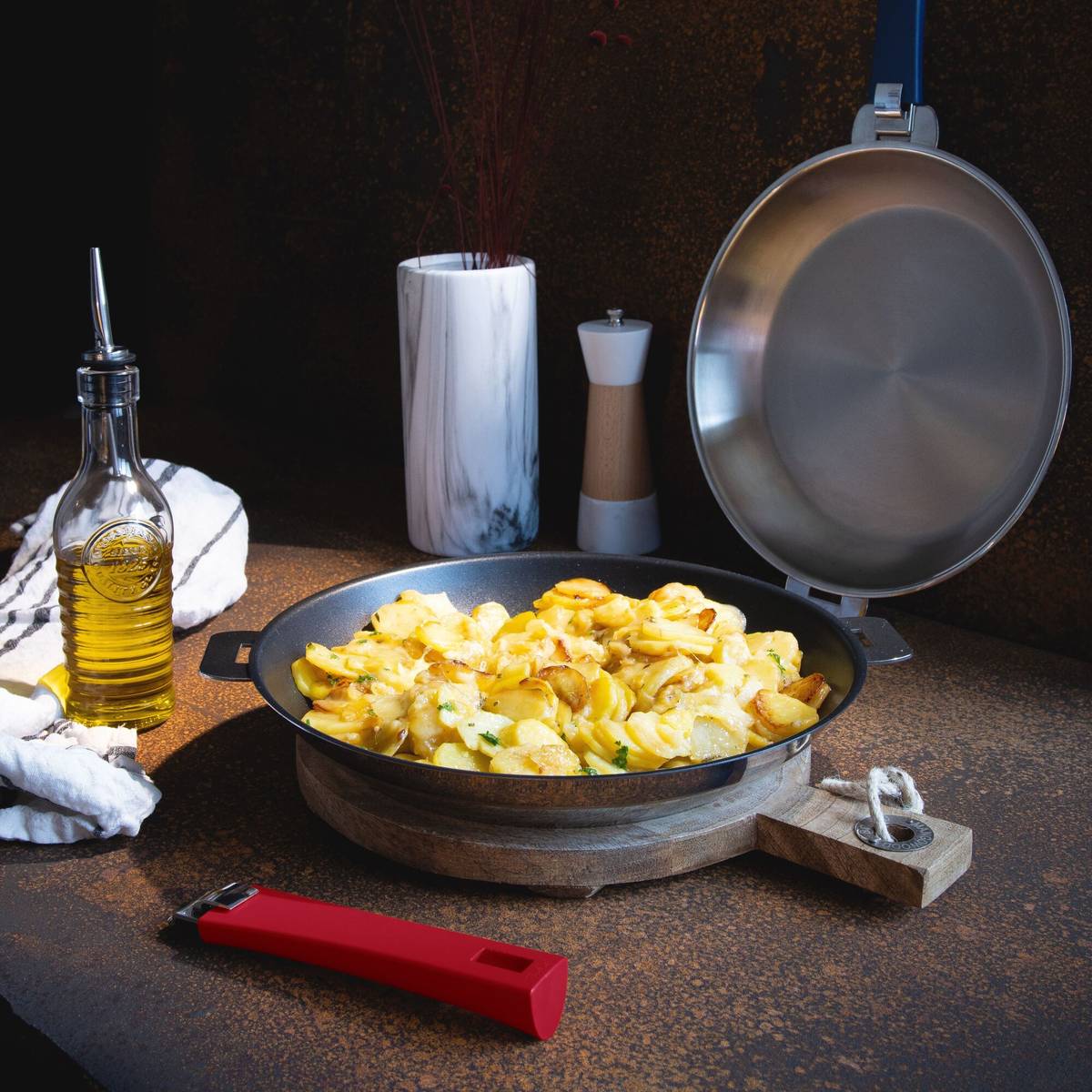 Lot de 2 poêles Mutine 24 et 26 cm avec poignée framboise Lot de 2 poêles Mutine 24 et 26 cm avec poignée framboise