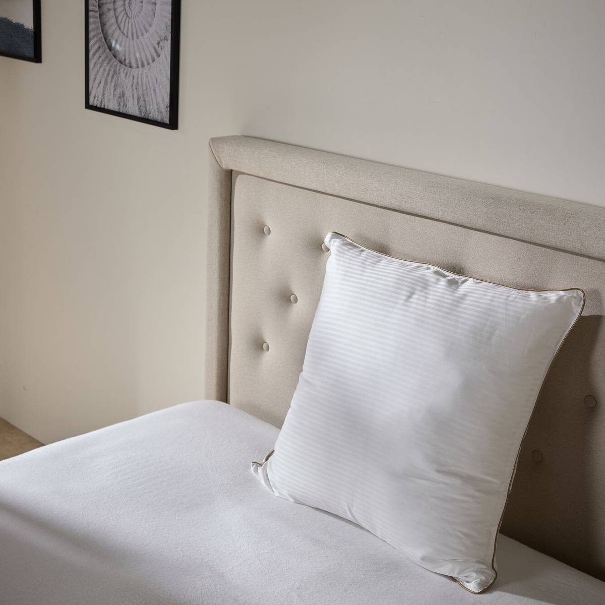 Oreiller déhoussable en satin Léonore Oreiller déhoussable en satin Léonore