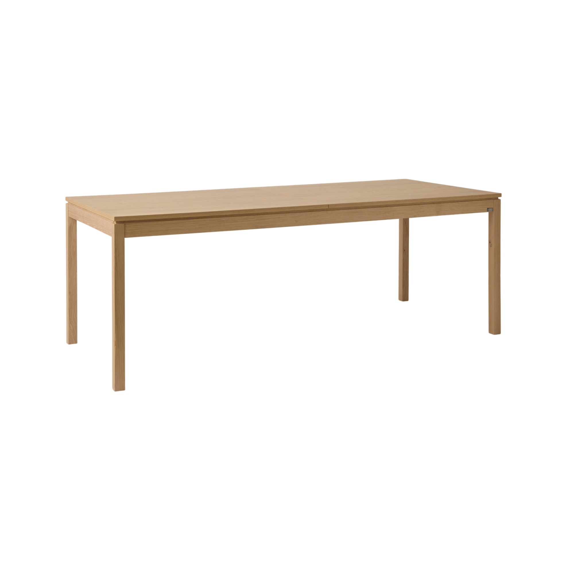 Vous recherchez une table à manger à la fois élégante et fonctionnelle ? Laissez-vous séduire par la table rectangulaire extensible Simon CAMIF, un modèle qui allie design épuré et praticité pour s'adapter à tous vos besoins.Pour cette collection, nous avons opté pour une finition effet chêne doré. Le relief du bois suit fidèlement son veinage, créant une illusion presque parfaite de bois massif, tout en offrant une grande facilité d'entretien.Son ingénieux système de rallonge synchronisée, discrètement intégré sous le plateau, permet d'ajouter 50 cm à votre table en un seul geste. Idéale pour accueillir famille et amis, cette table extensible s'adapte en toute simplicité aux grandes occasions comme aux repas du quotidien.Adoptez la table extensible Simon et profitez d'un espace chaleureux et modulable. Associez-la aux autres meubles de la collection pour une salle à manger harmonieuse et contemporaine.