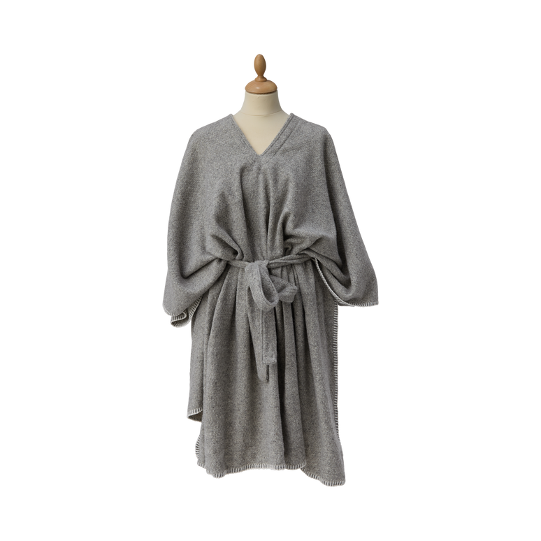 Plaid poncho multifonction en laine Pema Plaid poncho multifonction en laine Pema