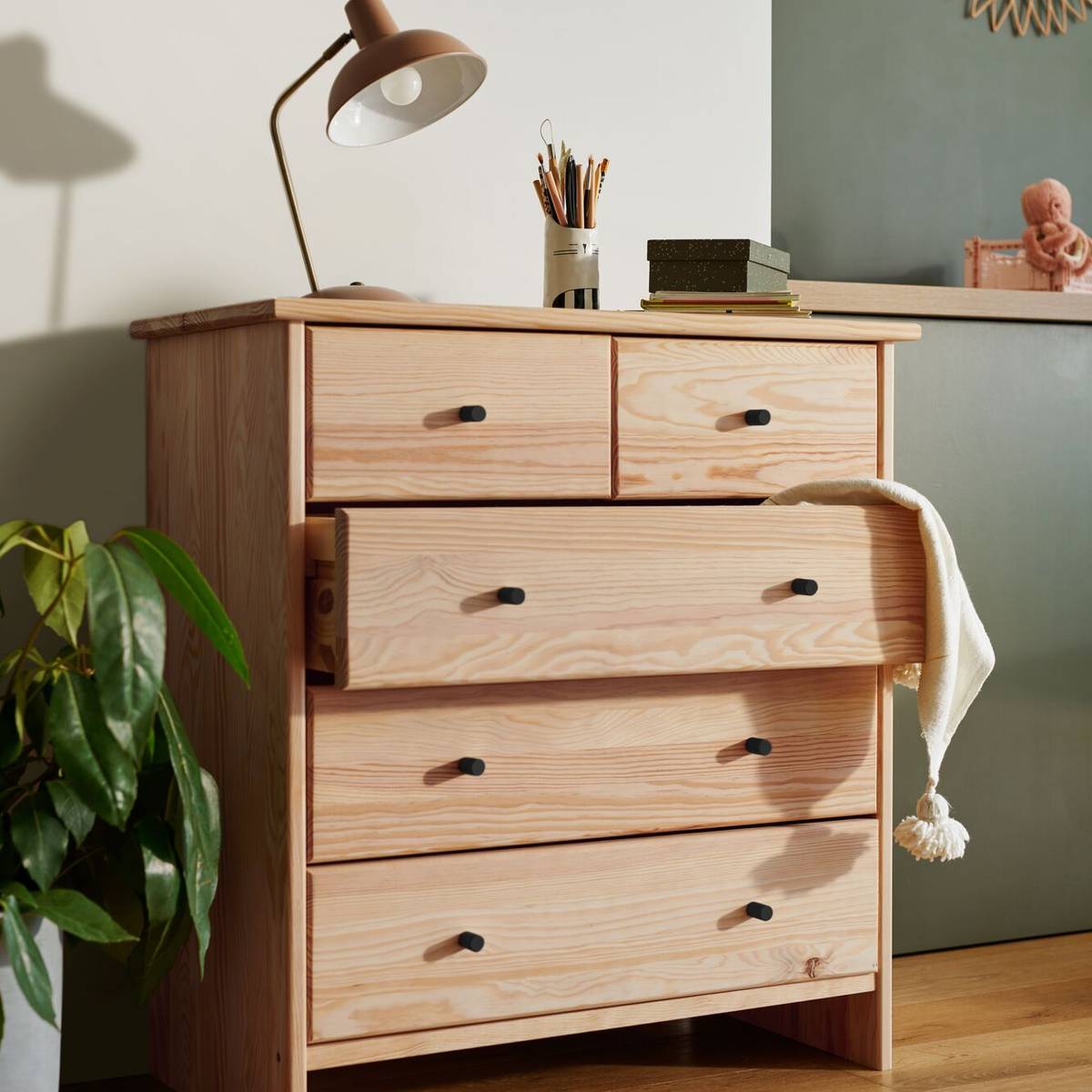 Commode bois massif 5 tiroirs Iris Commode bois massif 5 tiroirs Iris