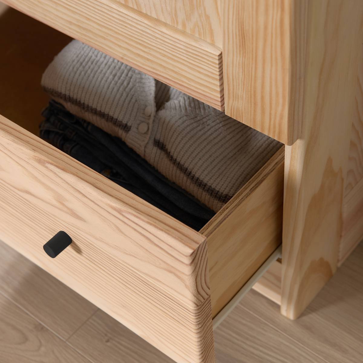 Armoire bois massif 2 portes 1 tiroir Iris Armoire bois massif 2 portes 1 tiroir Iris