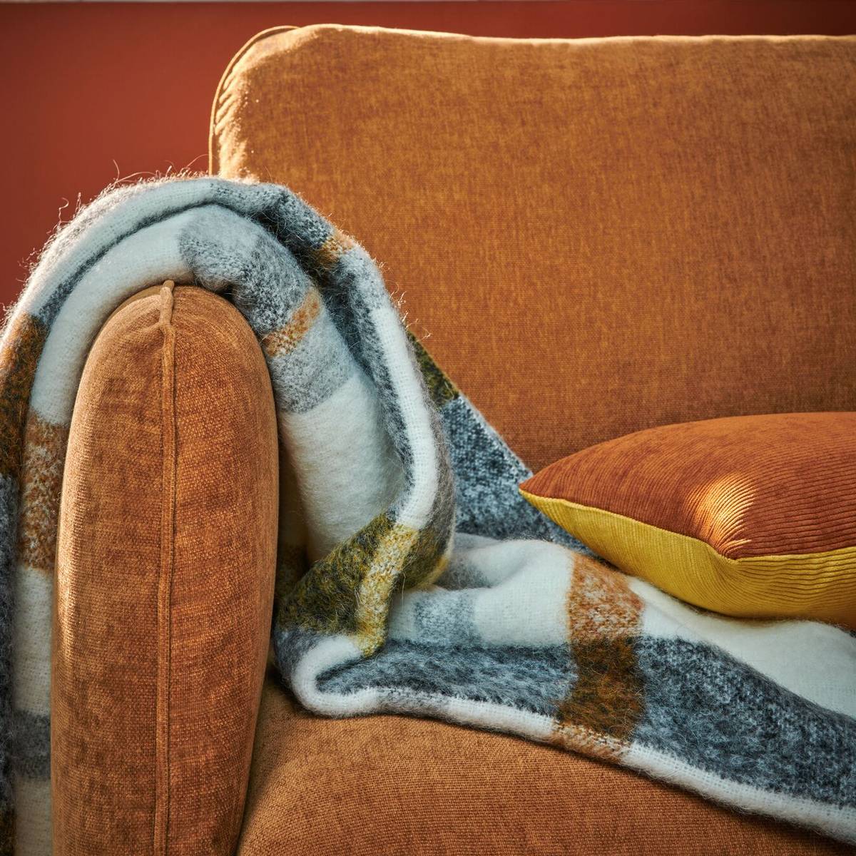 Canapé 3 places tissu chenillé convertible Portimo, Ocre Canapé 3 places tissu chenillé convertible Portimo, Ocre