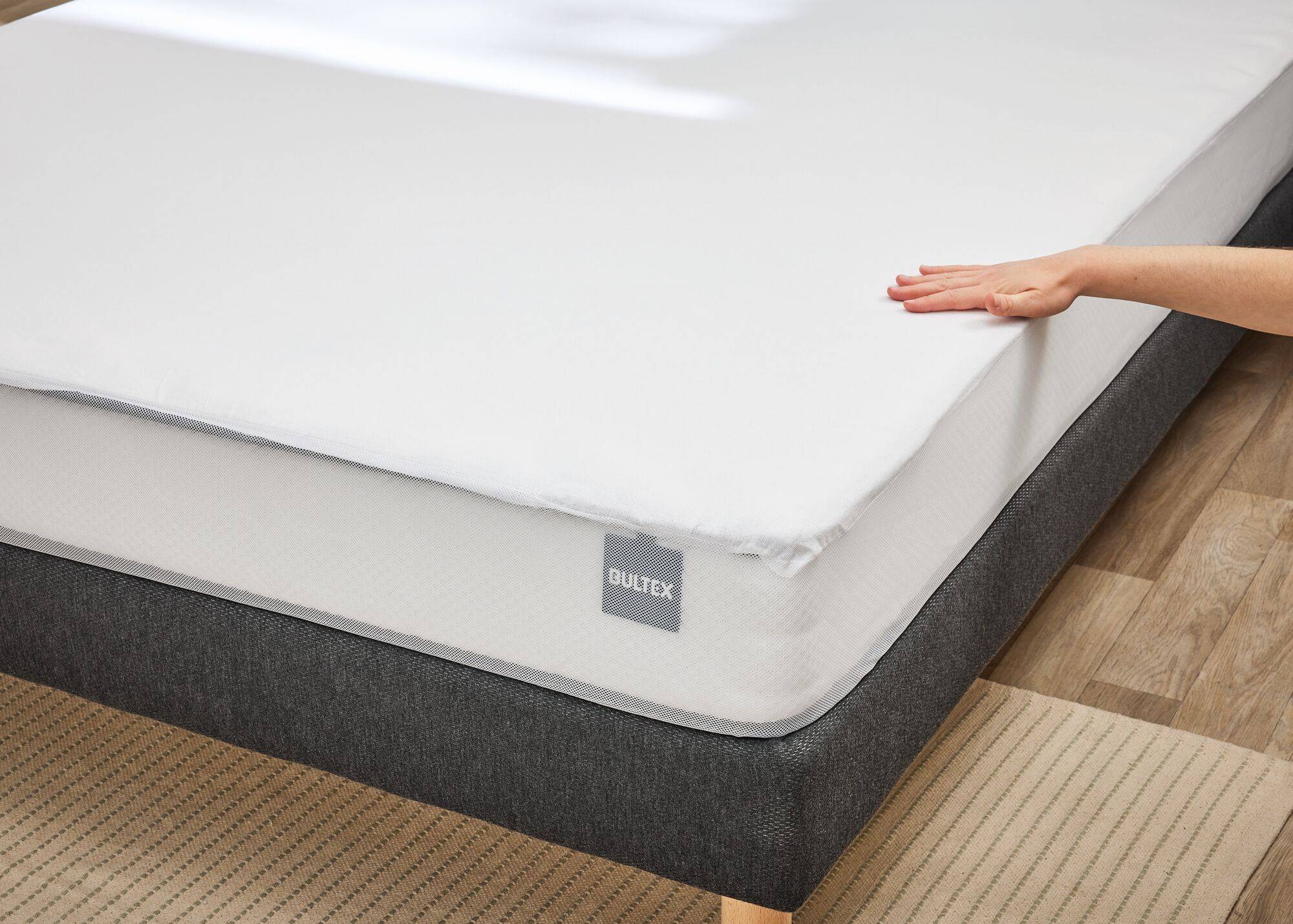 Protégez votre sommeil avec confort et douceur !Offrez à votre matelas la protection qu'il mérite avec notre protège-matelas en coton Doux,Facile à installer et parfaitement ajusté à votre matelas, il reste en place grâce à ses bords élastiqués, sans glisser ni se déformer.Préservez la longévité de votre matelas tout en profitant d'un confort exceptionnel avec notre protège-matelas en coton doux, un indispensable pour un sommeil de qualité !