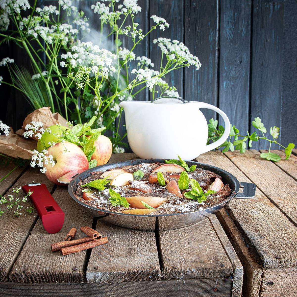 Lot de 2 poêles Mutine 24 et 26 cm avec poignée framboise Lot de 2 poêles Mutine 24 et 26 cm avec poignée framboise