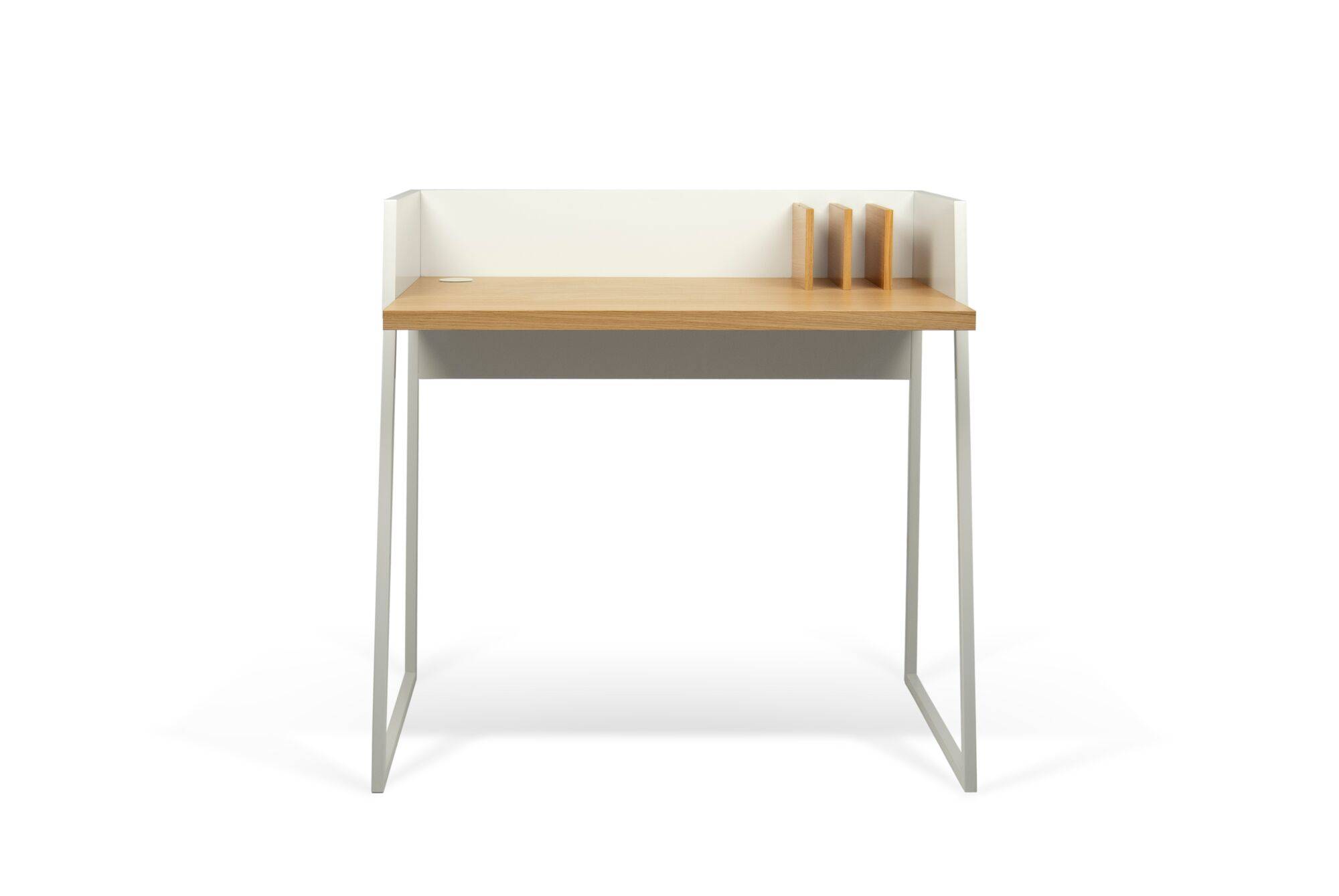 Le Bureau Tennesse est un bureau graphique et compact. Il s'inscrit dans un style résolument contemporain avec son design épuré et élégant. Il présente des pieds métalliques (laqués époxy), un plateau finition chêne ou noyer (placage bois) et un obturateur pour faire passer les câbles. Il est disponible dans 4 finitions : Blanc / Noyer (placage bois), Blanc / Chêne (placage bois), Noir / Noyer (placage bois) et Noir / Chêne (placage bois).