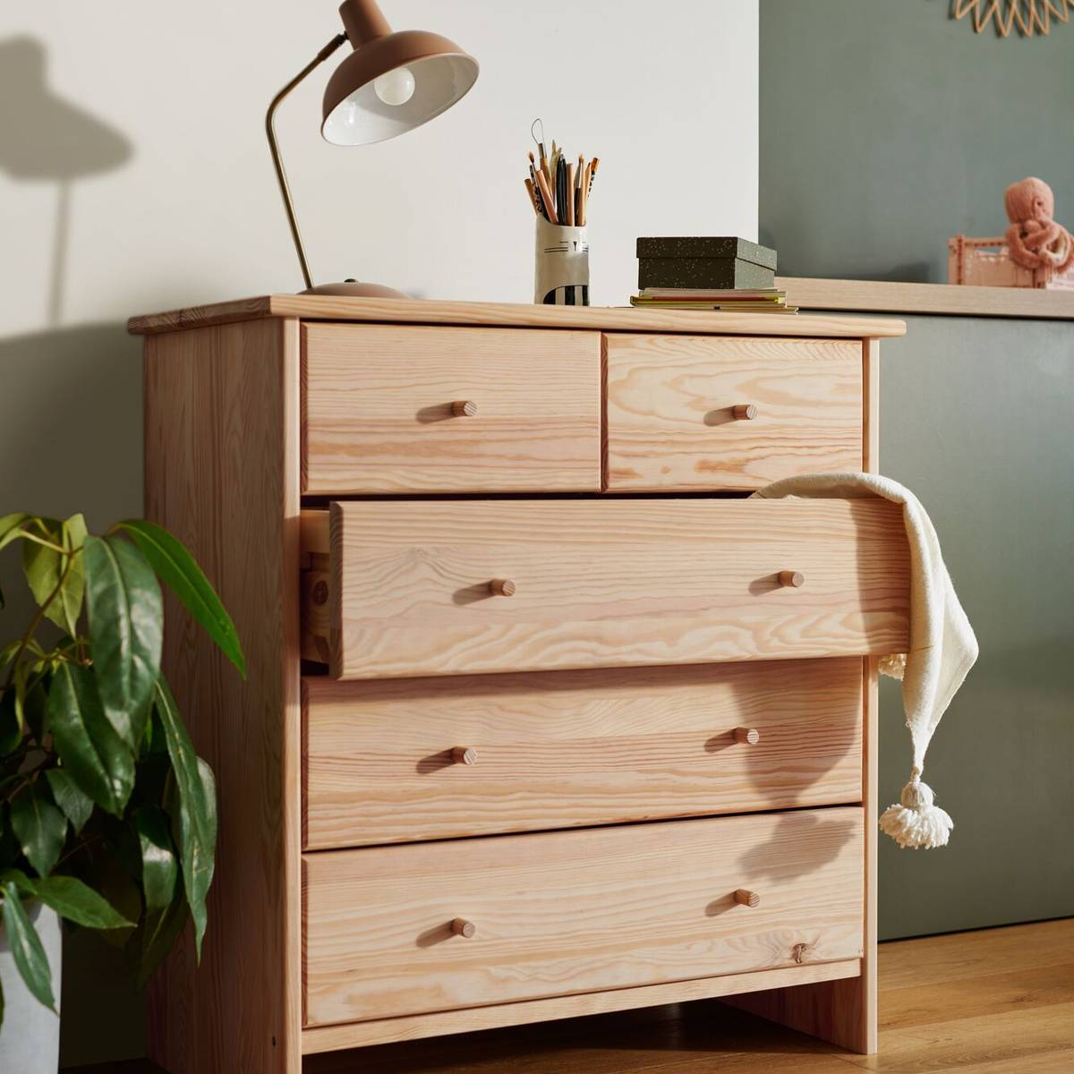 Commode bois massif 5 tiroirs Iris Commode bois massif 5 tiroirs Iris