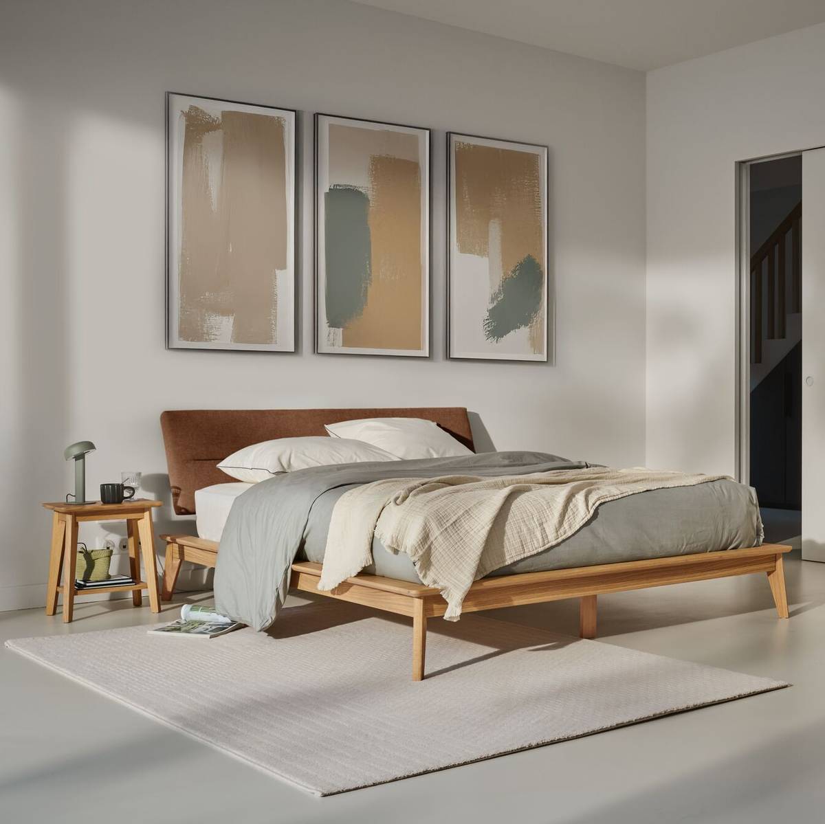 Lit bois avec tête de lit tissu Atia Lit bois avec tête de lit tissu Atia