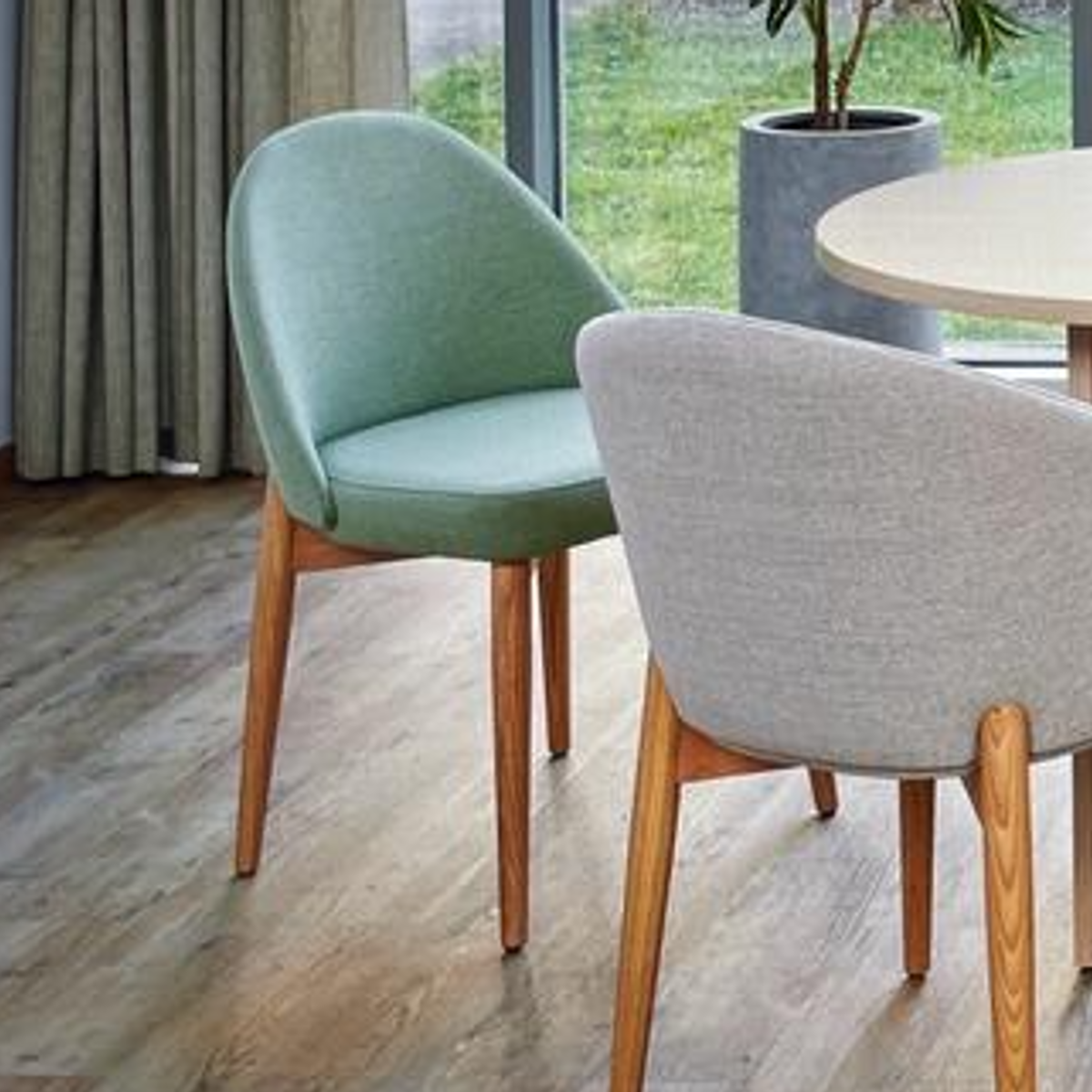 Lot de 3 chaises tissu pieds bois Marine Vert sauge Lot de 3 chaises tissu pieds bois Marine Vert sauge
