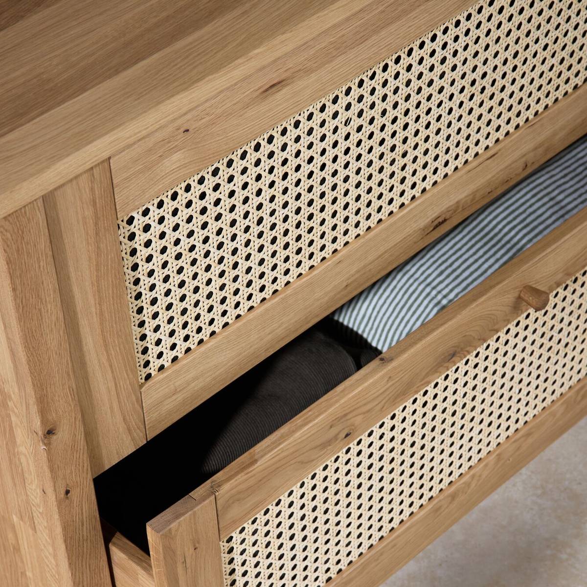 Commode chêne massif 2 tiroirs Capucine Commode chêne massif 2 tiroirs Capucine