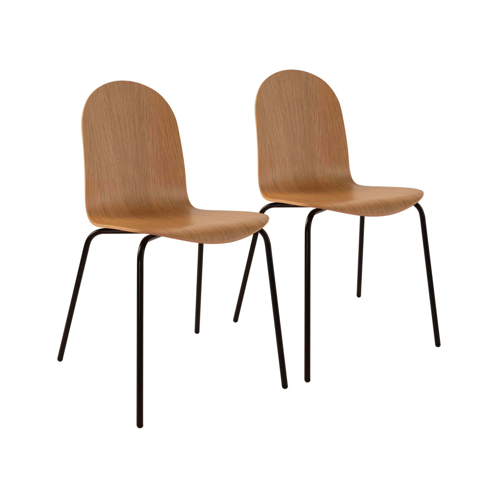 Les chaises chêne Riaz sont fines et élégantes. Elles s'inscrivent dans un style contemporain avec des lignes fluides et raffinées. Elles présentent une finition en chêne naturel avec un vernis naturel hydro et un piètement en métal noir. Cette finition en bois naturel met en valeur la finesse du veinage du chêne. Elles sont réalisées en multiplis avec un pressage, un usinage et un traitement de surface de haute qualité. Le savoir-faire autour du bois moulé est issu d'une méthode unique de transformation du bois, qui se transmet de générations en générations depuis plus de 50 ans. Les bois utilisés le sont dans une logique de gestion respectueuse des forêts, en hêtre (intérieur) et chêne (faces) français.