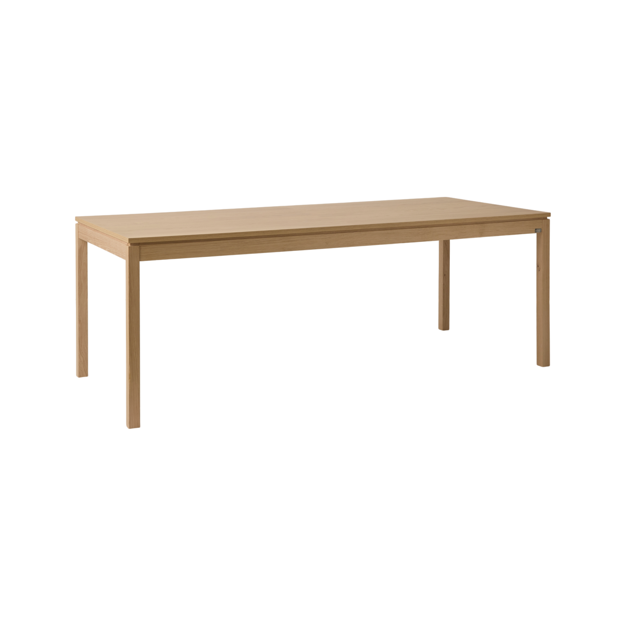 Vous cherchez une table à manger élégante et intemporelle ? Laissez-vous séduire par la table à manger Simon CAMIF, une pièce à la fois sobre et raffinée, pensée pour s'intégrer harmonieusement dans votre intérieur.Pour cette collection, nous avons choisi une finition effet chêne doré. Le relief du bois est synchronisé avec son veinage, offrant une illusion parfaite de bois véritable tout en garantissant une grande facilité d'entretien.Avec son design épuré et ses lignes minimalistes, la table à manger Simon s'impose comme un élément central de votre salle à manger. Son plateau spacieux invite aux repas conviviaux, tandis que son piètement discret apporte de la légèreté à l'espace.Adoptez la table à manger Simon et créez un espace chaleureux et élégant. Vous pouvez aussi opter pour la table extensible de la même collection.