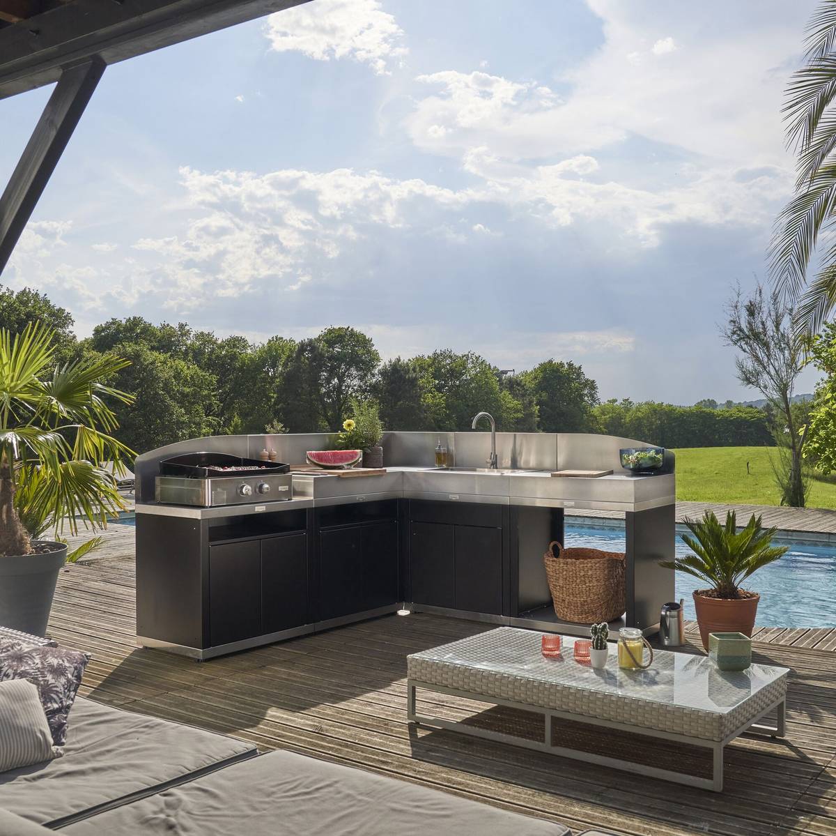 Cuisine d'Extérieur en Angle 5 Éléments avec Crédence en Acier Noir Cuisine d'Extérieur en Angle 5 Éléments avec Crédence en Acier Noir