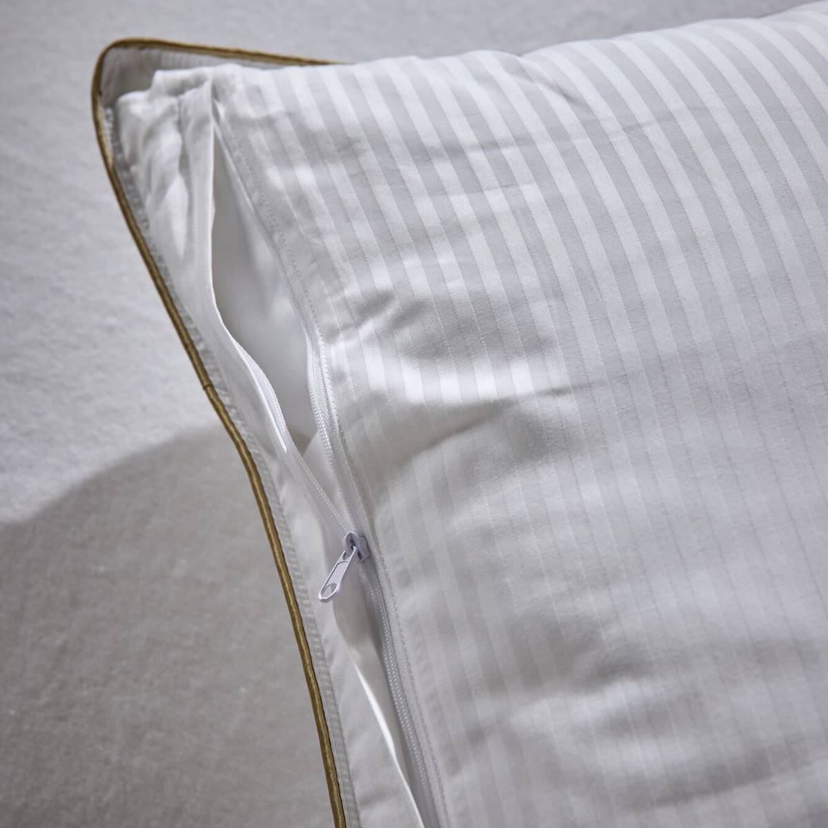 Oreiller déhoussable en satin Léonore Oreiller déhoussable en satin Léonore