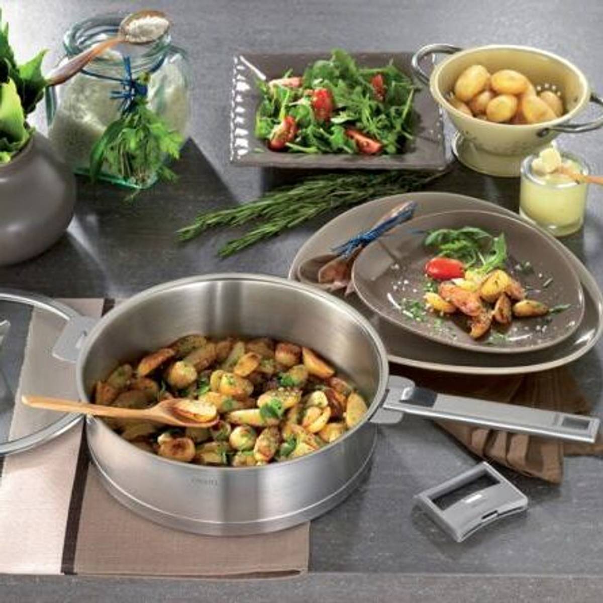 Sauteuse inox 24 cm avec couvercle Strate Amovible Sauteuse inox 24 cm avec couvercle Strate Amovible