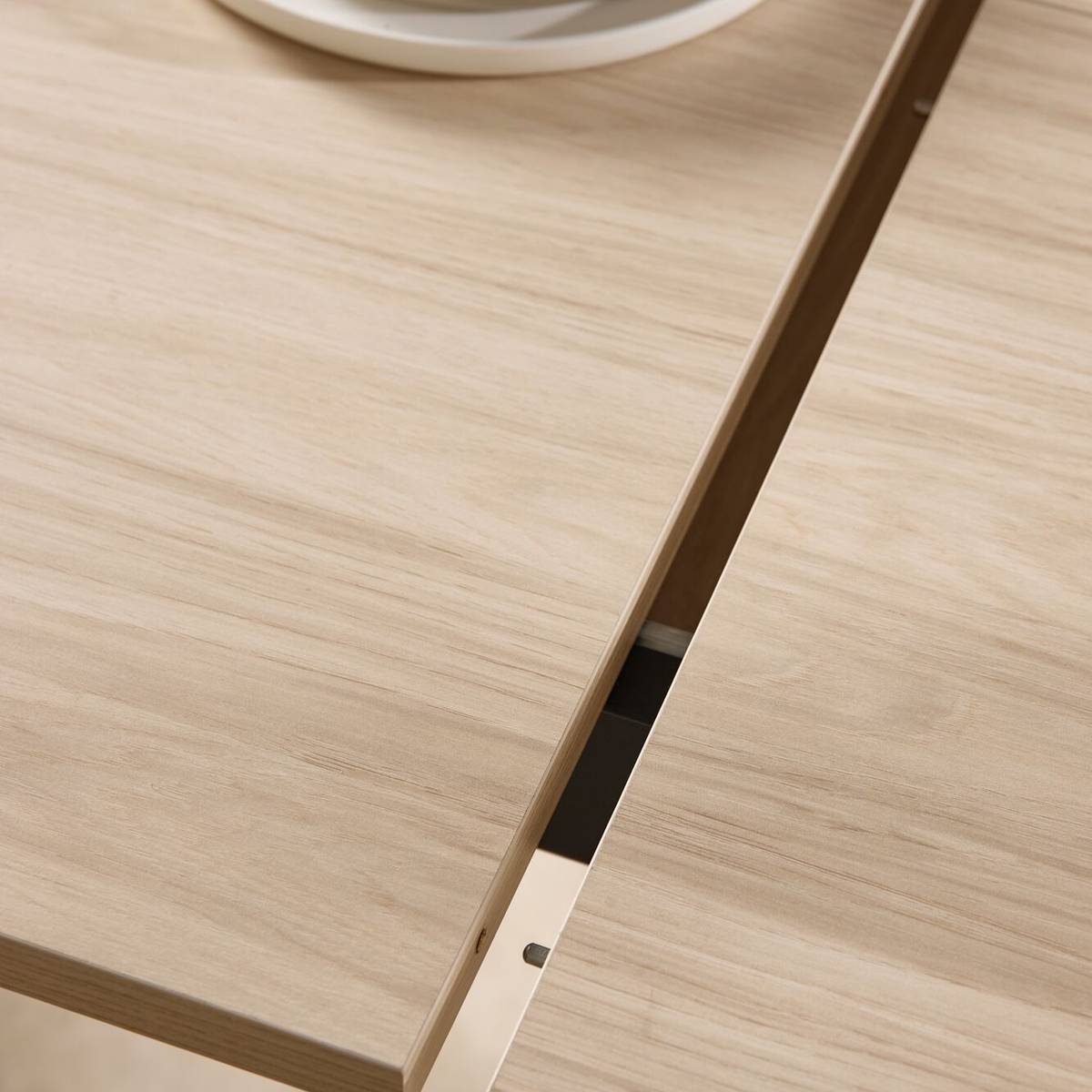 Table à manger extensible décor bois pieds métal 6 à 8 personnes Mila Table à manger extensible décor bois pieds métal 6 à 8 personnes Mila