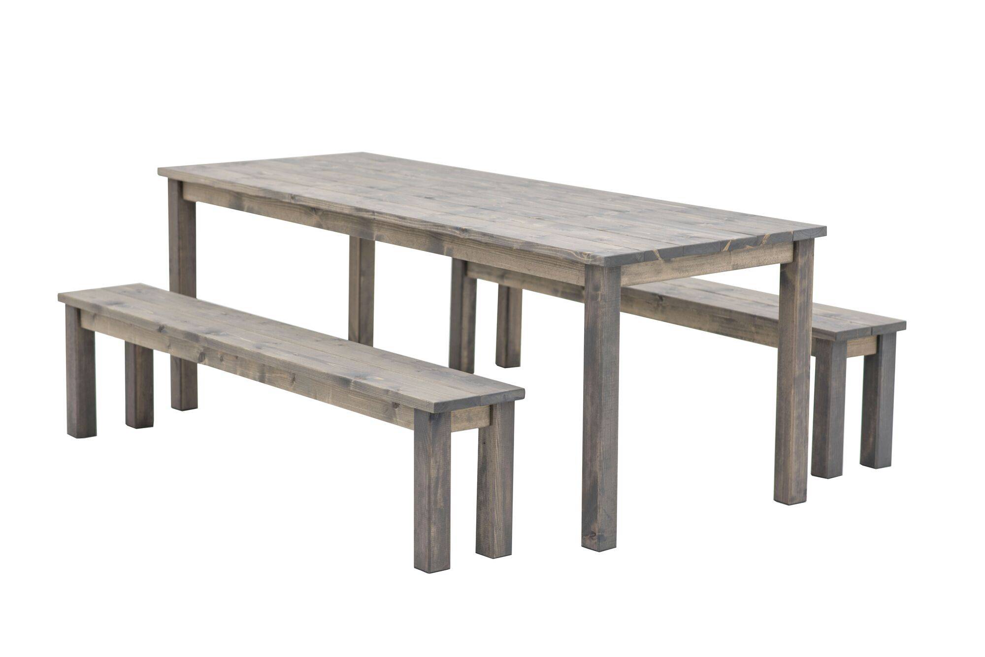 Profitez d'un repas chaleureux avec la Table et ces 2 bancs en bois Gris EKJU. Cet ensemble en bois massif FSC est issu du Nord de l'Europe. Le bois est lasuré avec l'huile de lin bouillie très pigmentée qui met en valeur la structure du bois. Ce traitement va procurer au produit une bonne résistance face à l'humidité, une protection contre les UV et une meilleure étanchéité. Cet ensemble permet d'accueillir jusqu'à 6 convives.