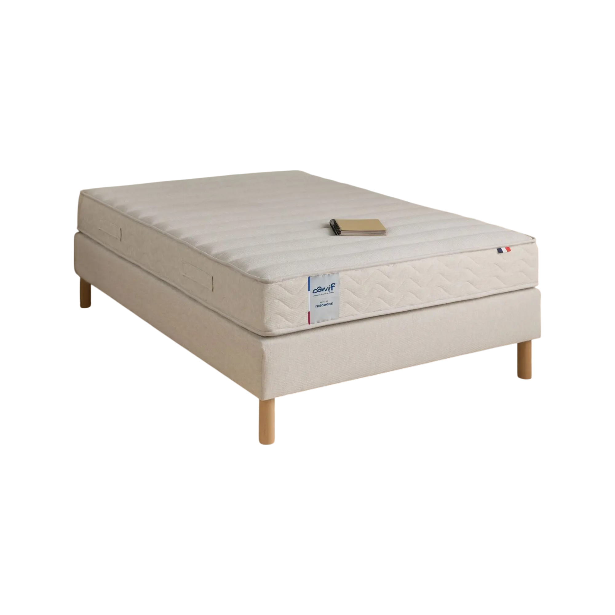 Confort, style et éco-responsabilité réunis.Optez pour l'ensemble matelas Théodore et sommier Théos, conçu pour des nuits réparatrices et durables.Le matelas offre un soutien ferme et un accueil moelleux, grâce à son latex 100 % naturel et ses 7 zones de confort qui épousent votre morphologie.Le sommier, en bois massif avec tissu lin élégant, complète parfaitement l'ensemble avec solidité et design.Un duo éco-conçu, recyclable et stylé, pour un sommeil responsable.