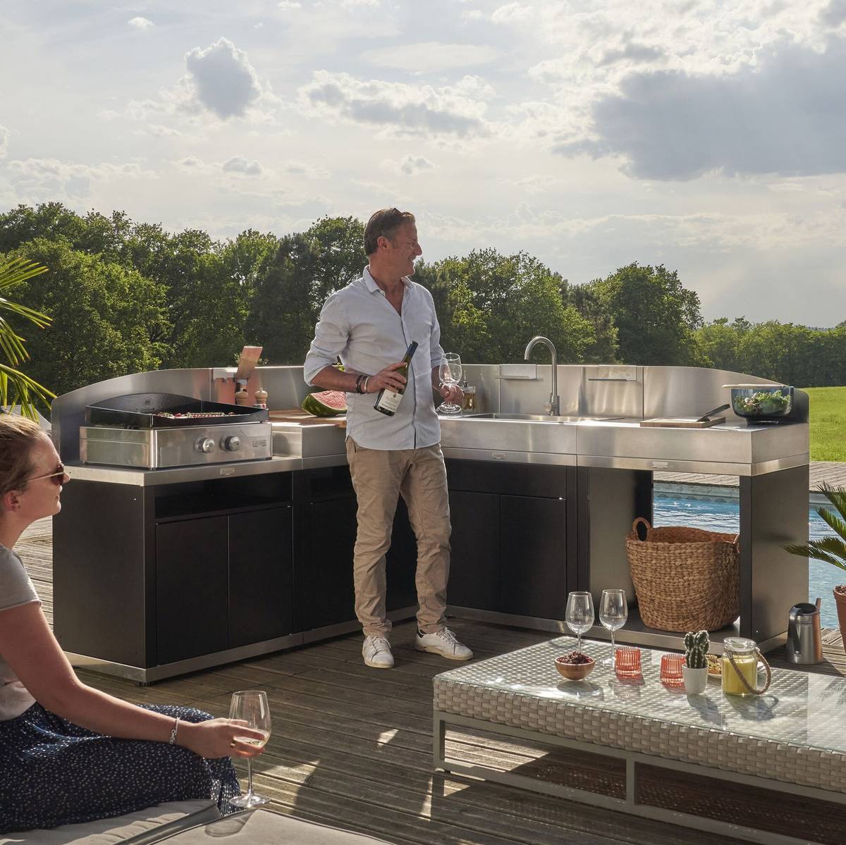 Cuisine d'Extérieur en Angle 5 Éléments avec Crédence en Acier Noir Cuisine d'Extérieur en Angle 5 Éléments avec Crédence en Acier Noir